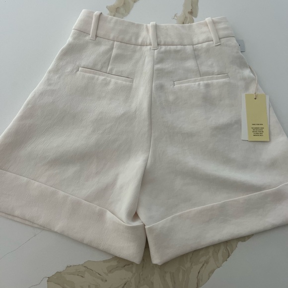 Aritzia Wilfred never been worn shorts - Picture 3 of 4